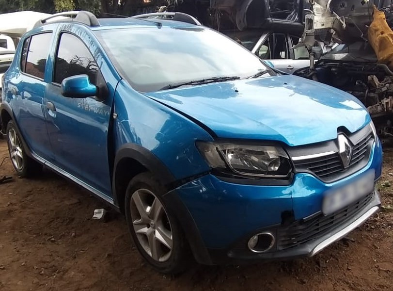 RENAULT SANDERO EXTERIOR 2017 STRIPPING FOR SPARES - Private Seller RENAULT SANDERO EXTERIOR 2017 STRIPPING FOR SPARES - Private Seller