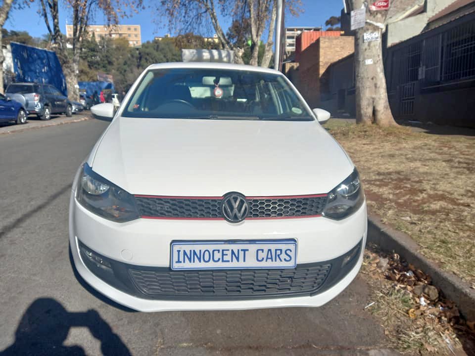 2013 VW POLO 6 HATCHBACK 1.6 PETROL ENGINE, AUTOMATIC, WHITE COLOR, MILEAGE