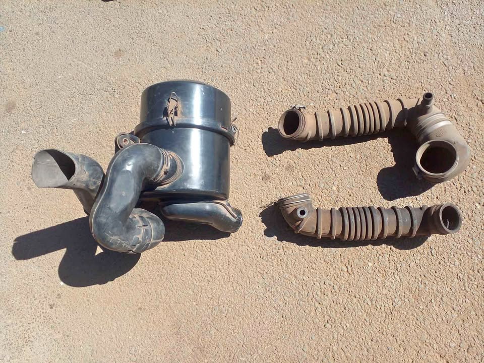 Mitsubishi colt airbox and pips - Private Seller Mitsubishi colt airbox and pips - Private Seller
