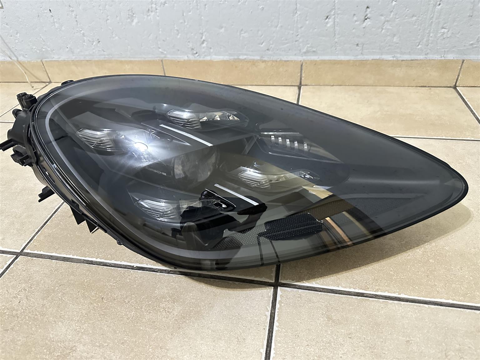 2018-2023 Porsche Cayenne Matrix LED, 9Y0.941.104.B Headlight - Private Seller 2018-2023 Porsche Cayenne Matrix LED, 9Y0.941.104.B Headlight - Private Seller
