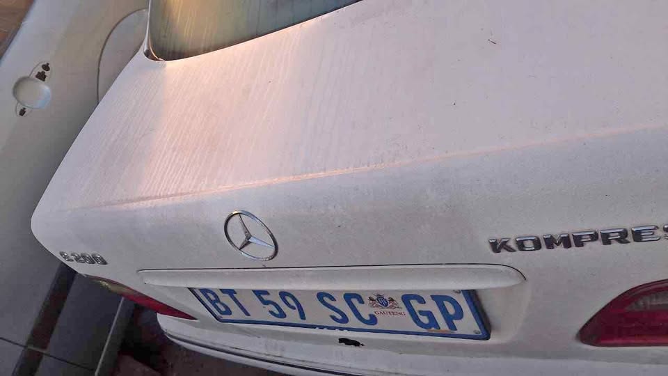 Mercedes Benz e200 bootlid Mercedes Benz e200 bootlid
