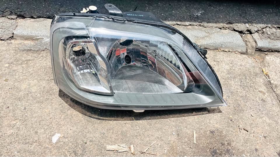 Mahindra Logan headlight Mahindra Verito headlight - Private Seller Mahindra Logan headlight Mahindra Verito headlight - Private Seller