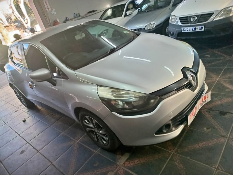 2014 Renault Clio4 1.2Manual Expression Silver Color