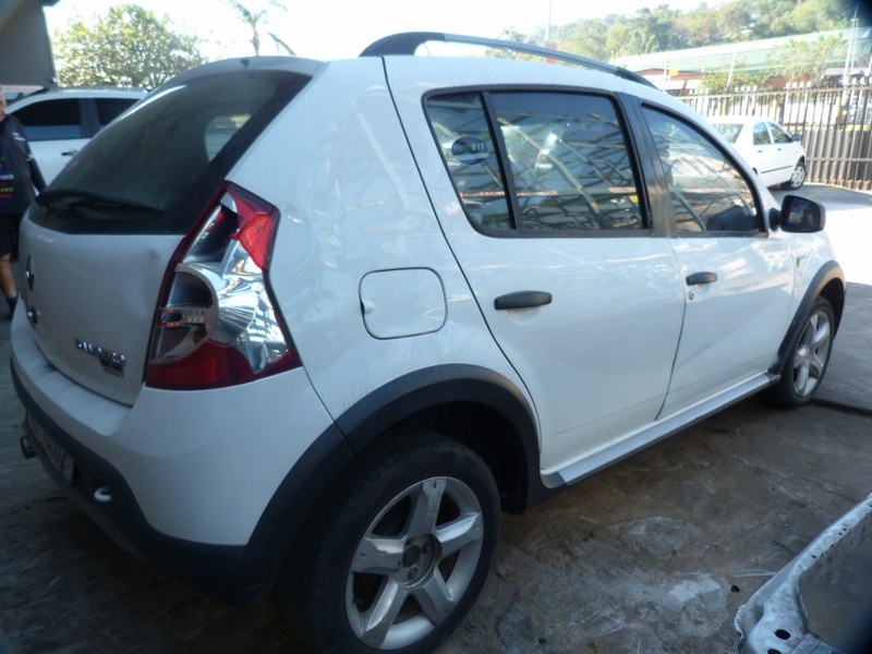 Renault Sandero 1.6 Stepway Manual White - 2011 STRIPPING FOR SPARES - Private Seller