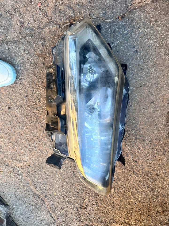 Nissan xtrail headlight - Private Seller Nissan xtrail headlight - Private Seller