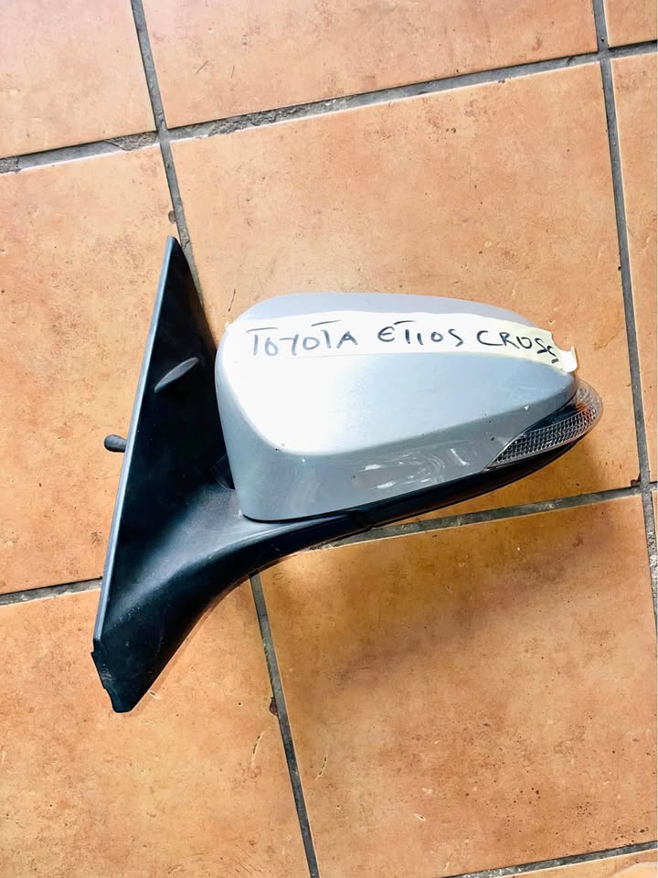 Toyota Etios Cross side mirror - Private Seller Toyota Etios Cross side mirror - Private Seller