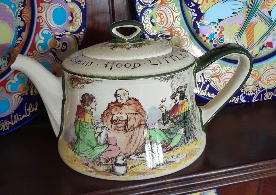 Royal Doulton Robin Hood- under the Greenwood tree teapot Royal Doulton Robin Hood- under the Greenwood tree teapot