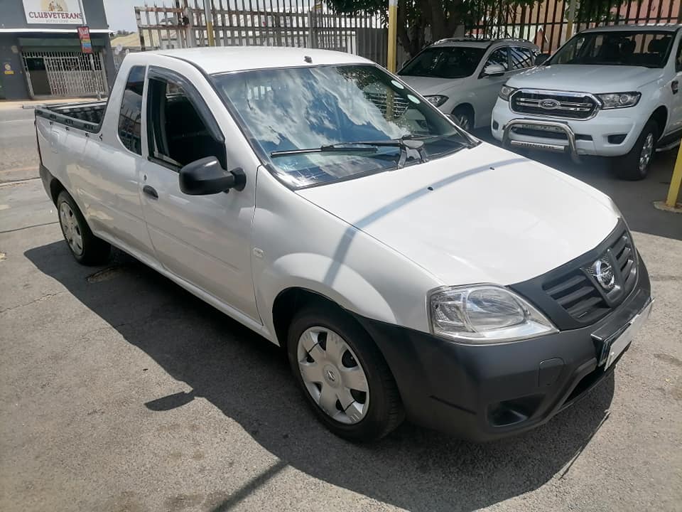2017 Nissan Np200 1.6i Bakkie with a Service history