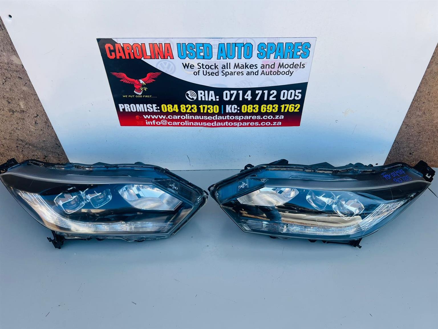 Honda HR-V left and right side headlight with double beam - Private Seller