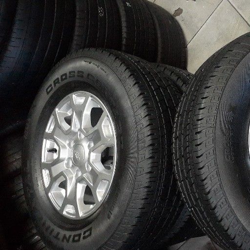90% new fairly used Ford rims and tyre