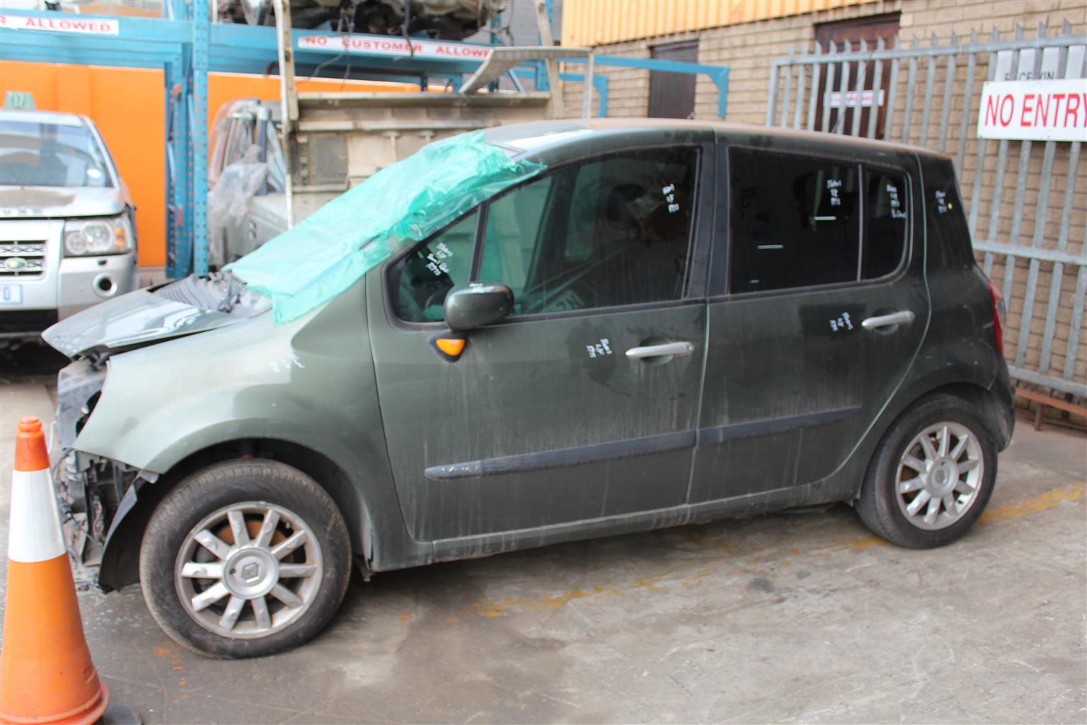 STRIPPING Renault Modus 1.4 16V Manual - 2005 - Private Seller