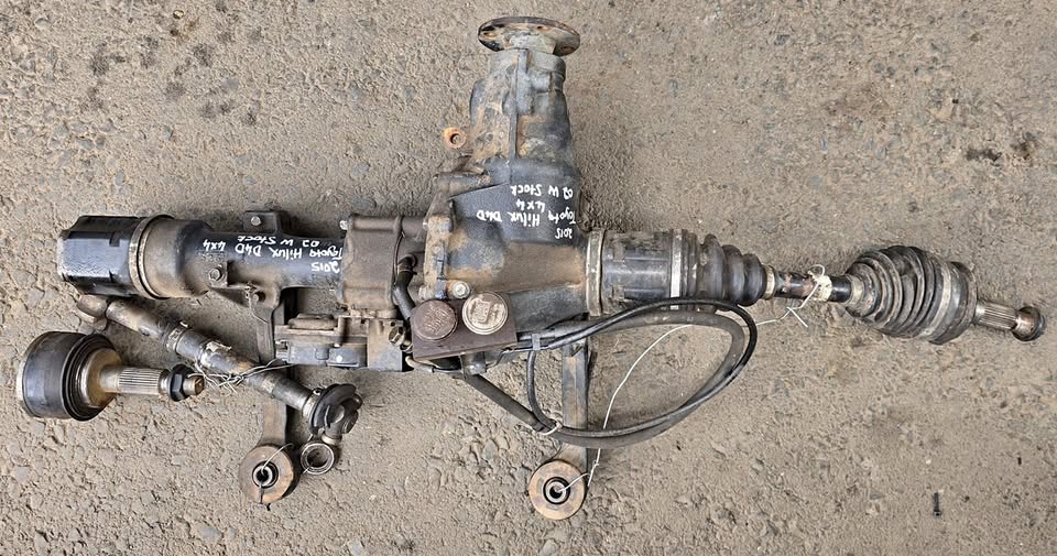 Toyota Hilux 3.0 D-4D 4X4 Front Diff With Driveshaft - Private Seller Toyota Hilux 3.0 D-4D 4X4 Front Diff With Driveshaft - Private Seller