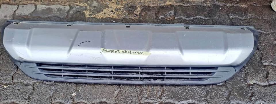 Peugeot Landtrek bumper spoiler - Private Seller Peugeot Landtrek bumper spoiler - Private Seller