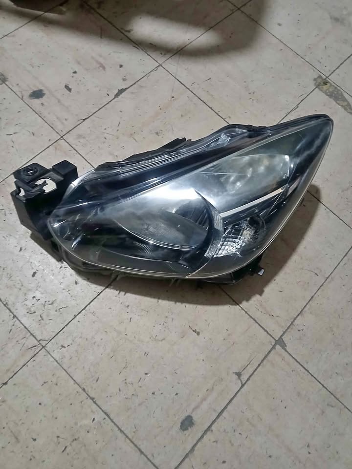 Mazda 2 headlight - Private Seller Mazda 2 headlight - Private Seller