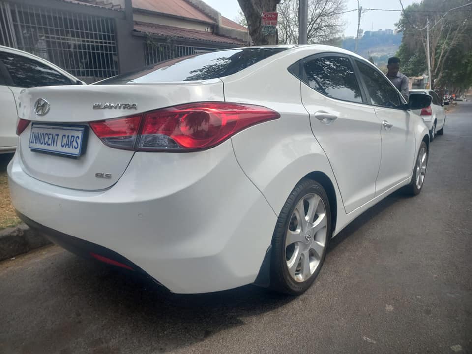 2014 HYUNDAI ELANTRA SEDAN 1.6 PETROL, AUTOMATIC, WHITE COLOR, MILEAGE 100000KMS