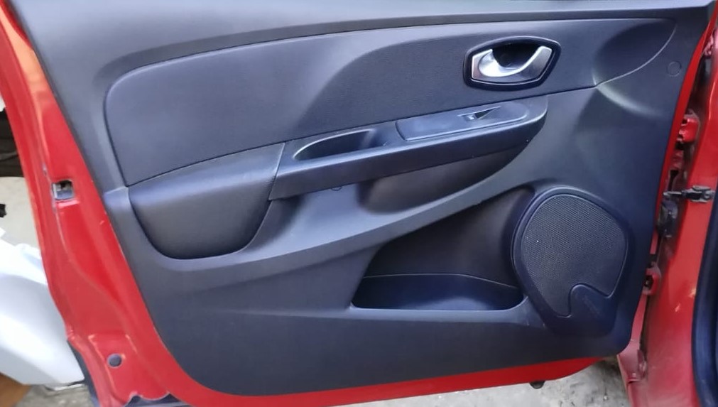 INNER RENAULT CLIO IV DOOR PANELS FOR SALE - Private Seller INNER RENAULT CLIO IV DOOR PANELS FOR SALE - Private Seller