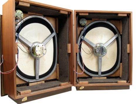 YAMAHA NS -18 speakers