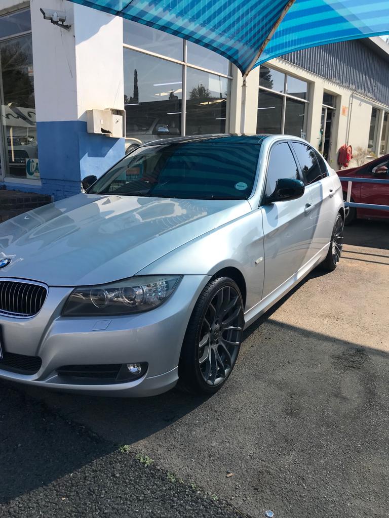 2009 BMW 323i Auto