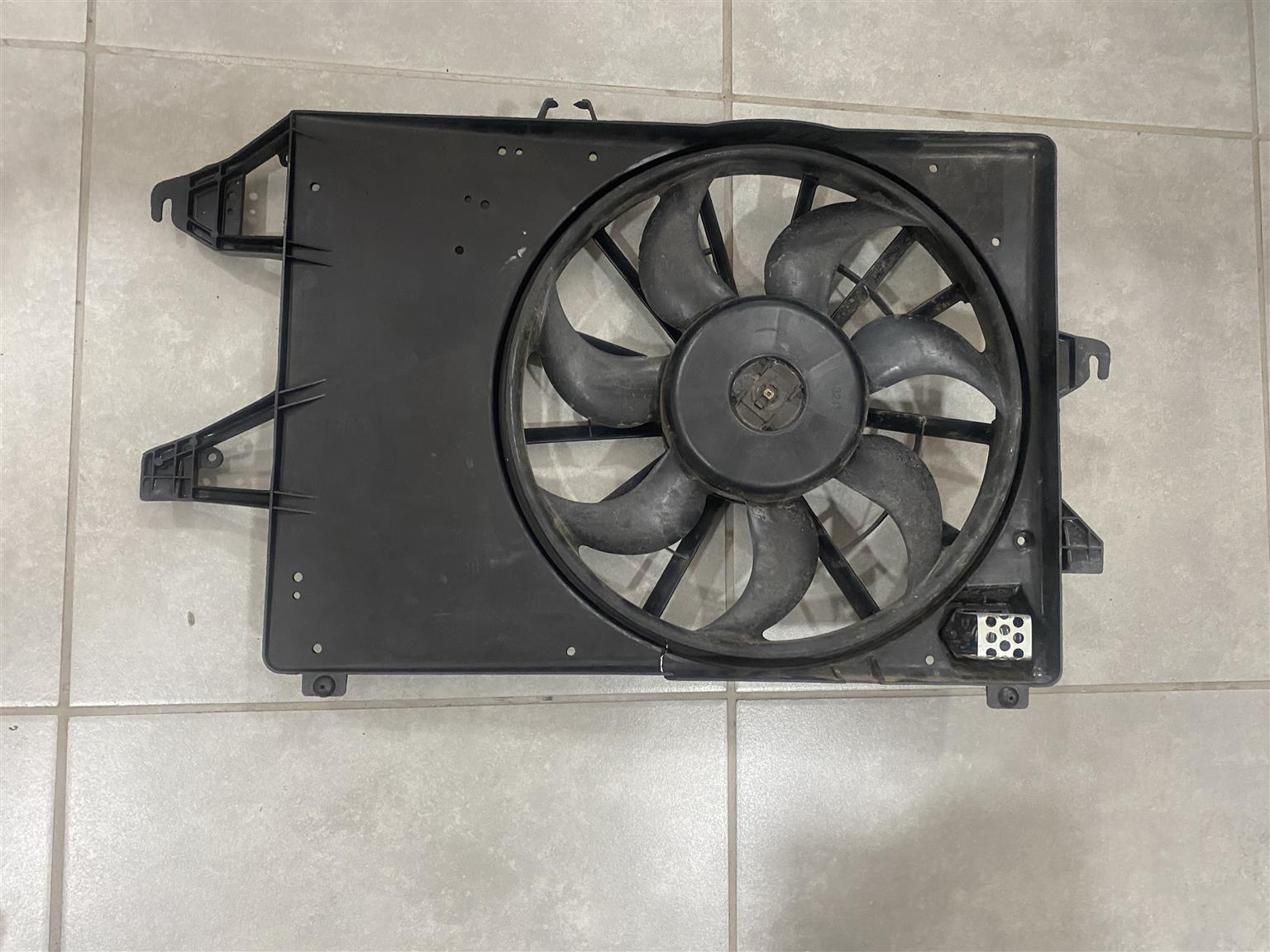 2005 FORD MONDEO RADIATOR FAN FOR SALE. IN EXCELLENT CONDITION - Private Seller