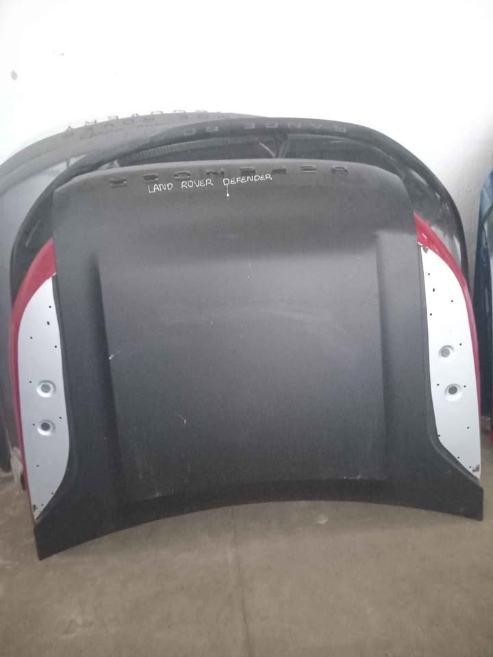 Rang Rover defender bonnet