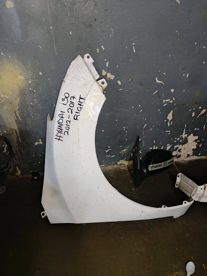 Hyundai i Right fender - Private Seller