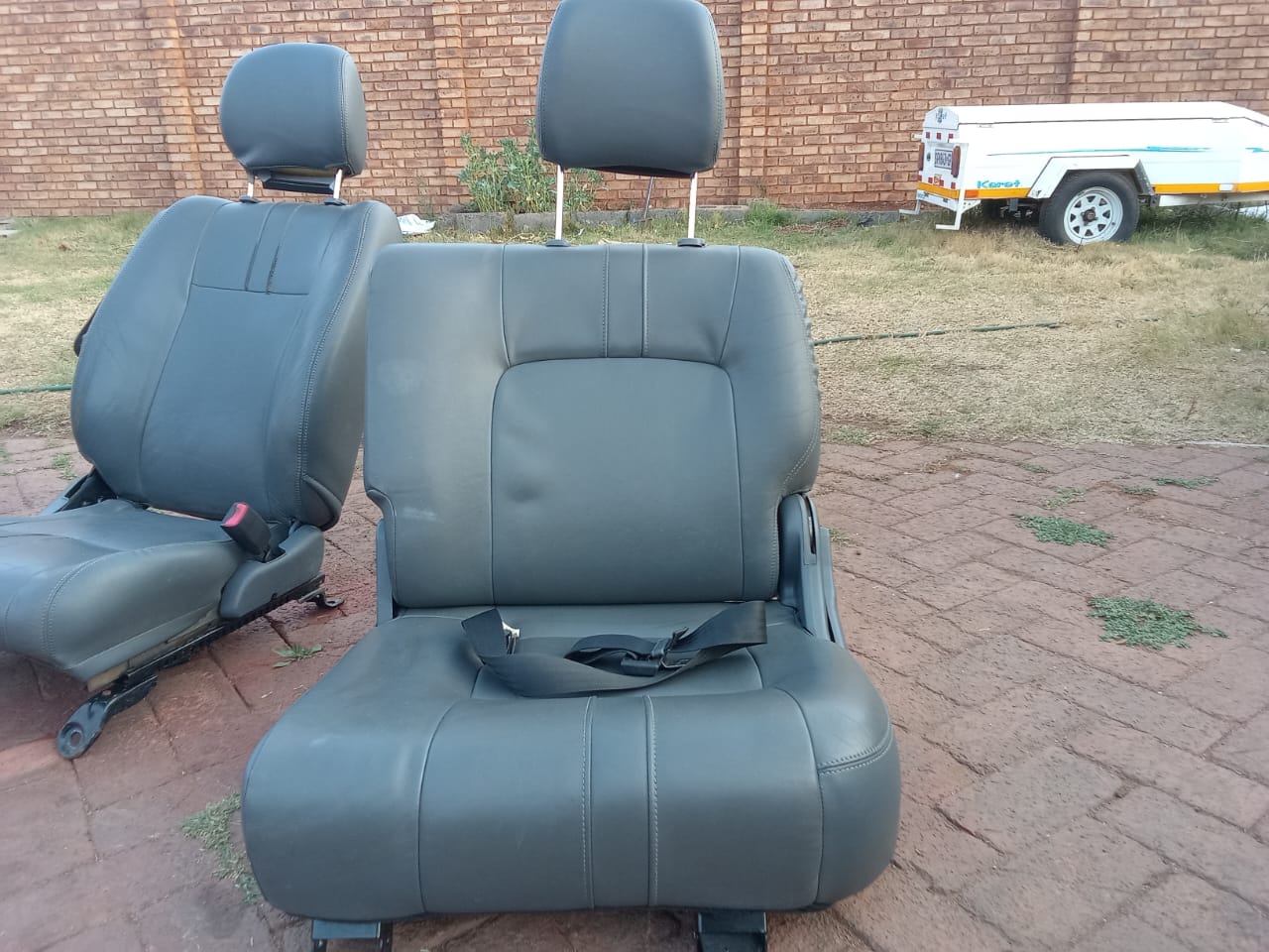 2009-2014 ford Everest car seats - Private Seller