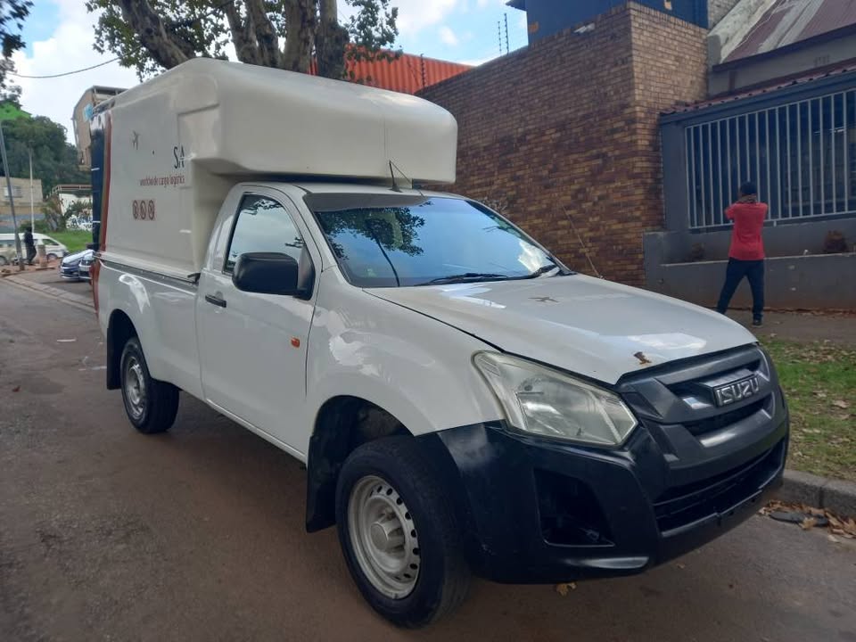 2017 Isuzu KB250 DIESEL, Manual, White,White. Full Service History