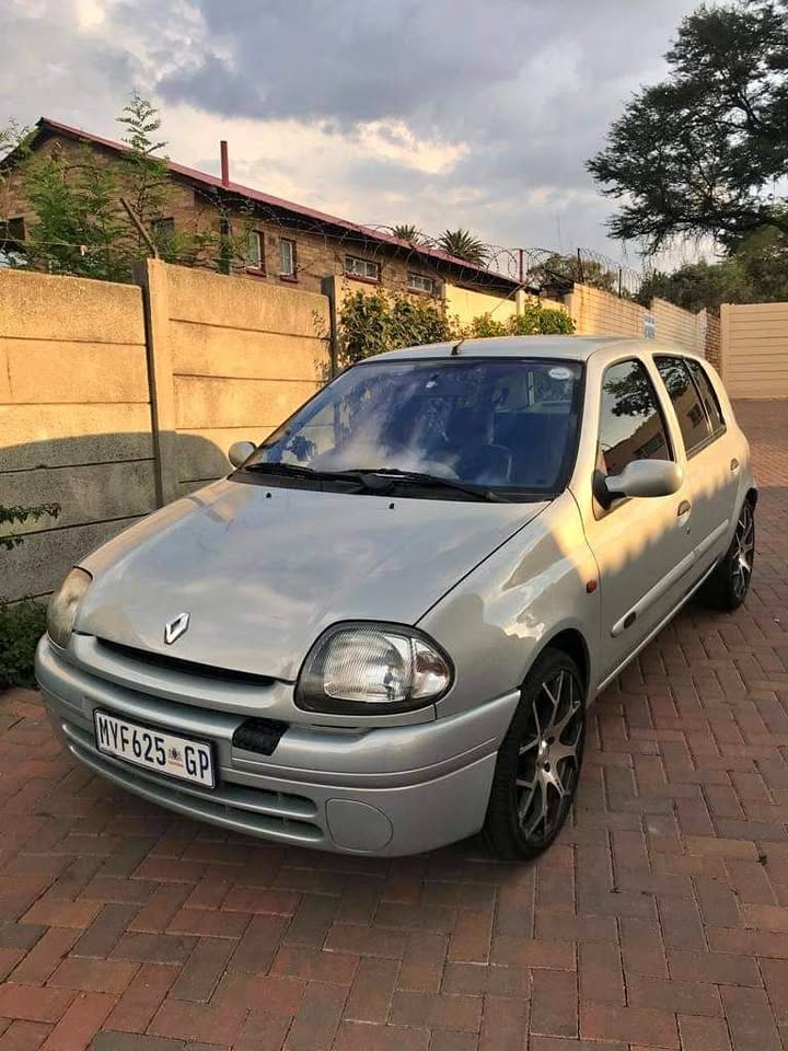 Renault Clio Car