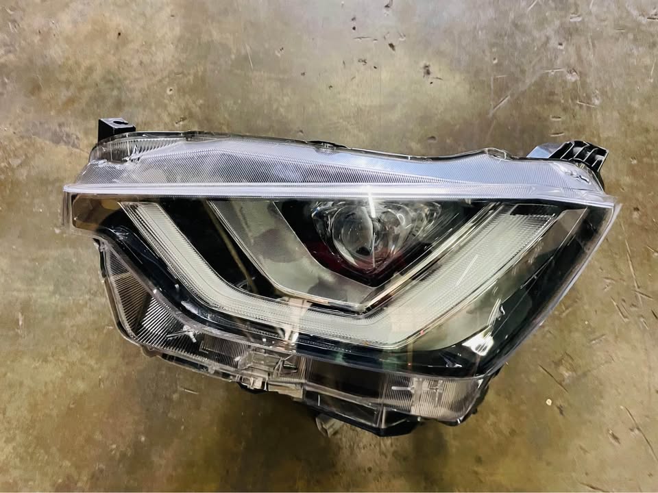 Isuzu D-Max LED HEADLIGHT 2020/23 - Private Seller Isuzu D-Max LED HEADLIGHT 2020/23 - Private Seller