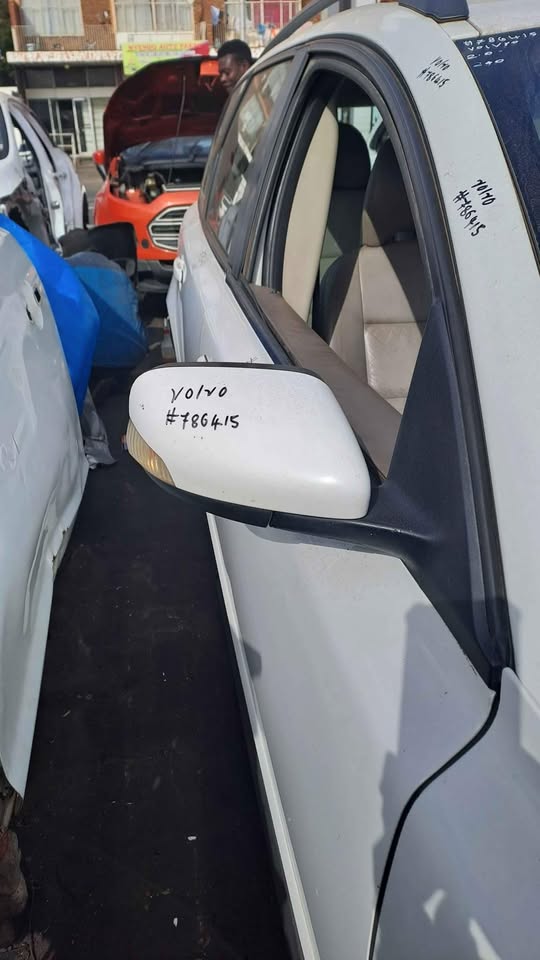 Door Mirror Volvo V50 2006 2.0L - Private Seller