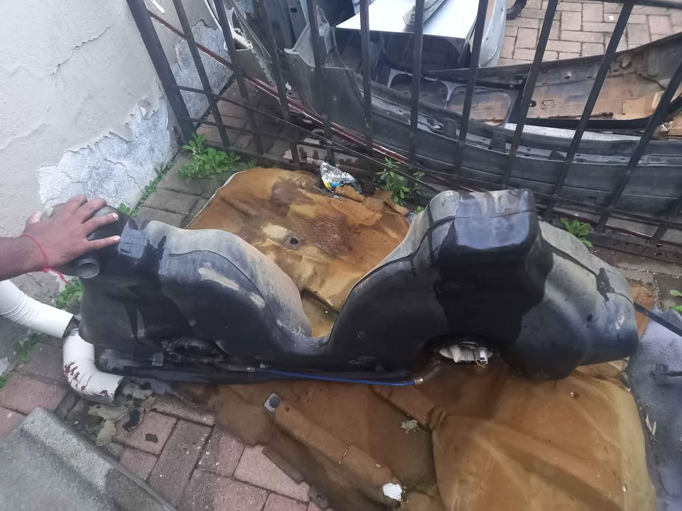 2 x BMW 318i E36 Fuel Tank With Fuel Lines & Filter Good Condition Each - Private Seller