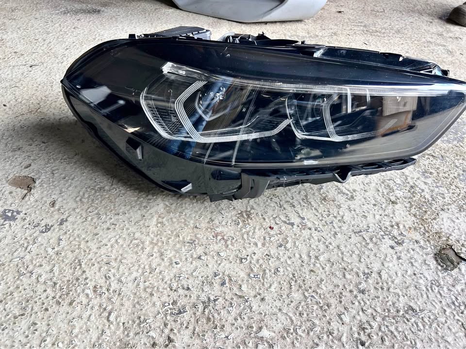 Bmw F40 headlight right side black inside - Private Seller Bmw F40 headlight right side black inside - Private Seller