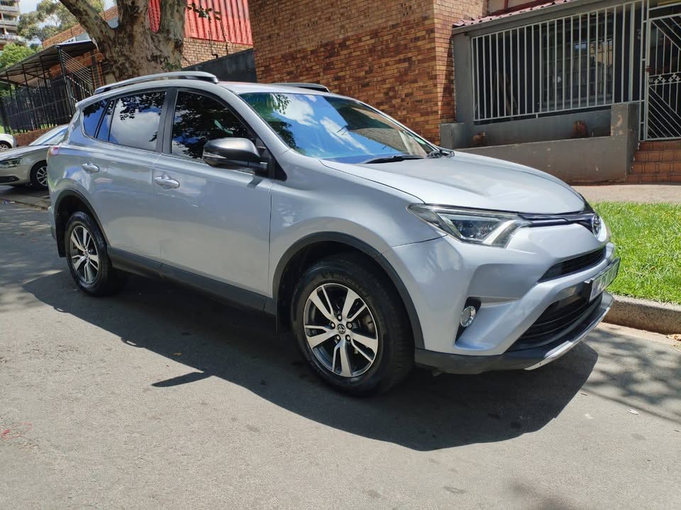 2018 Toyota Rav4.  Engine capacity 2.0 petrol.  mileage 77000kms Colour silver