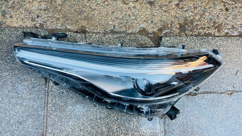 Toyota Corolla Cross headlight - Private Seller Toyota Corolla Cross headlight - Private Seller