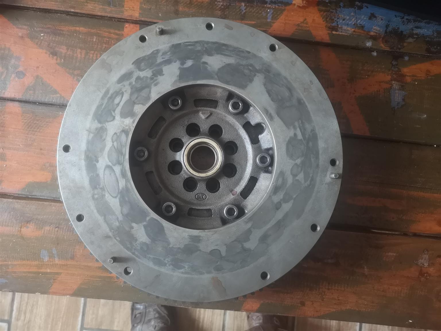 Nissan Navarra 2.5 D4 gearbox Dual Mass Flywheel - Private Seller Nissan Navarra 2.5 D4 gearbox Dual Mass Flywheel - Private Seller