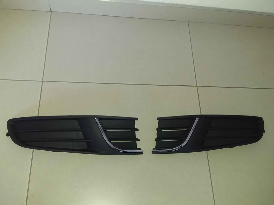VW POLO VIVO 14/17 BRAND NEW BRAND NEW SIDE COVERS GRILLES PRICE-
