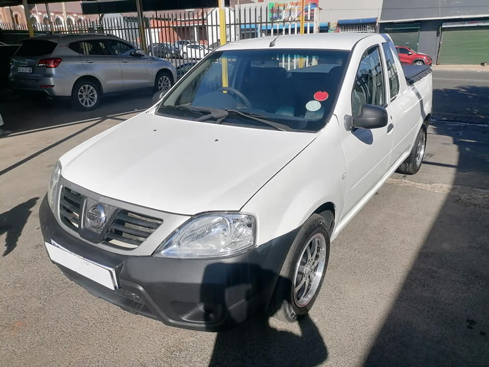 2012 Nissan Np200 1.6i Bakkie with a Spare key
