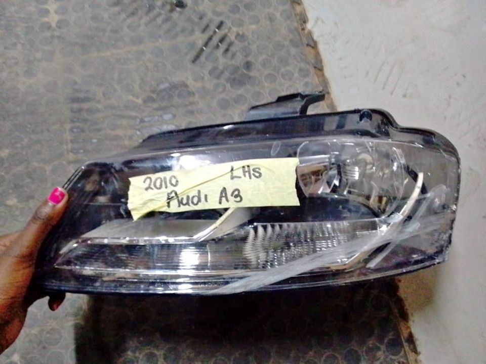 2010 AUDI A3 HEADLIGHT - Private Seller