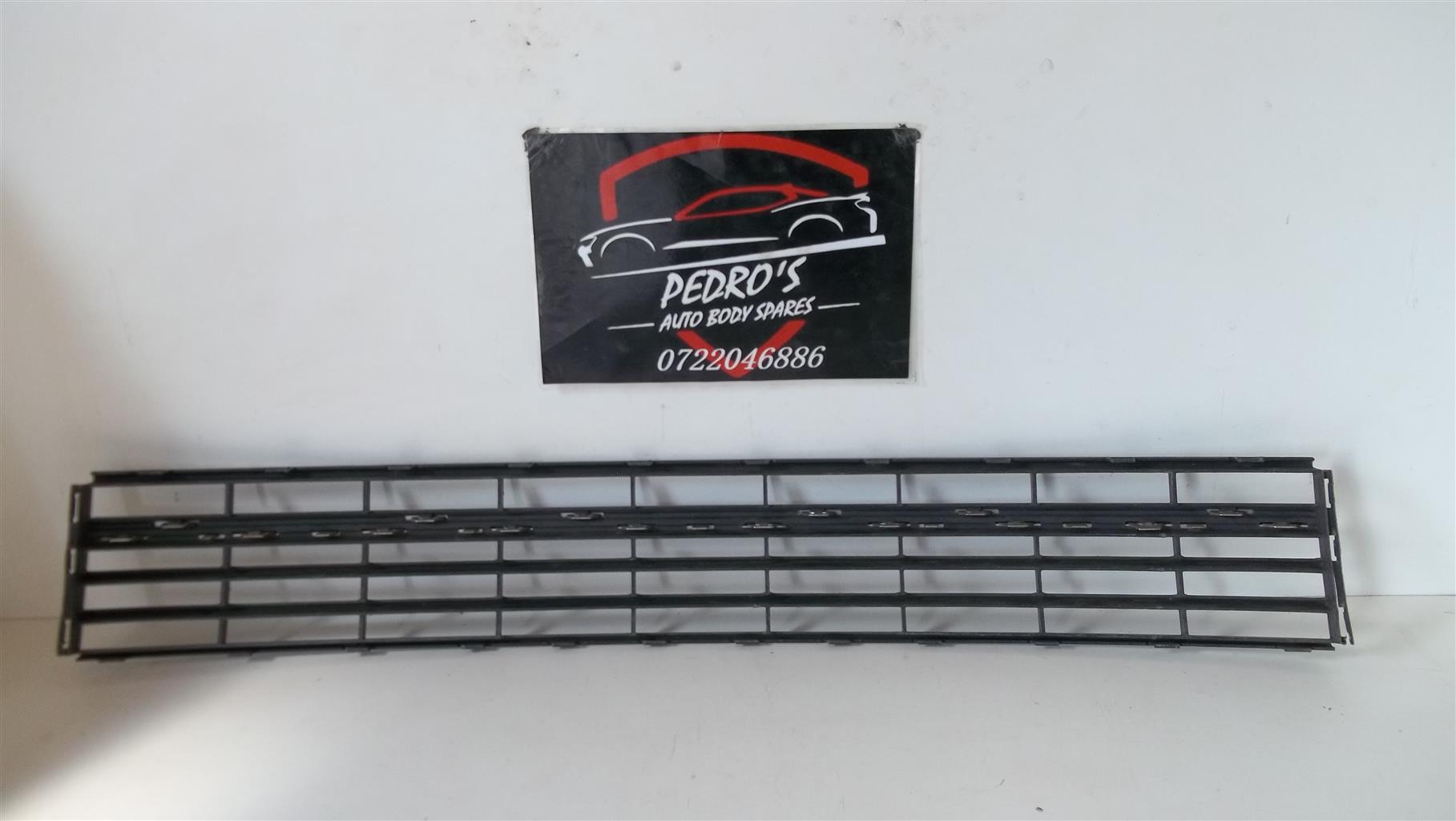 VW Passat (B7) '10-'14 front bumper center grille - Private Seller VW Passat (B7) '10-'14 front bumper center grille - Private Seller