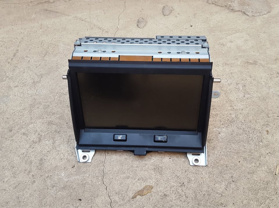 Land Rover Discovery 4 SAT-NAV Screen | FOR SALE - Private Seller Land Rover Discovery 4 SAT-NAV Screen | FOR SALE - Private Seller
