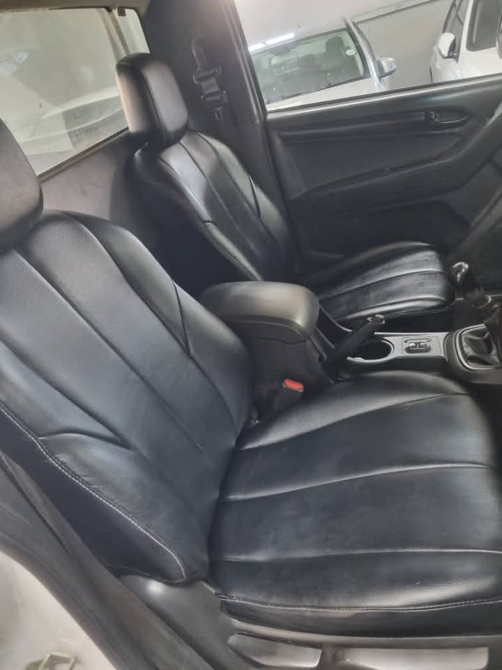 2015 Isuzu KB250Dmax 4x2, Single-Cab High Rider Mechanically Perfect with Canopy,