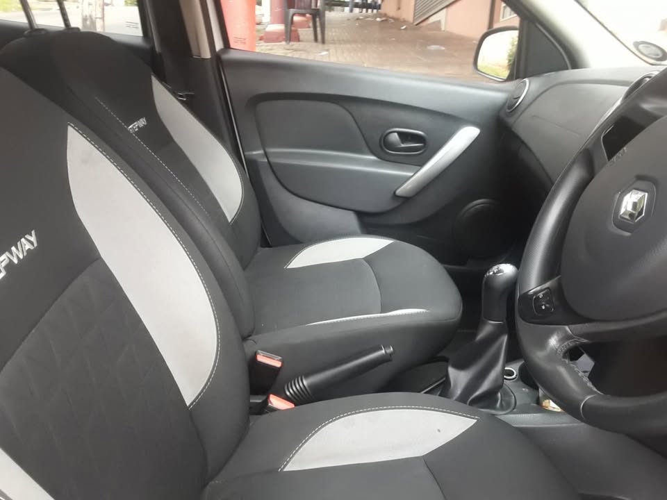 2017 RENAULT  SANDERO T900