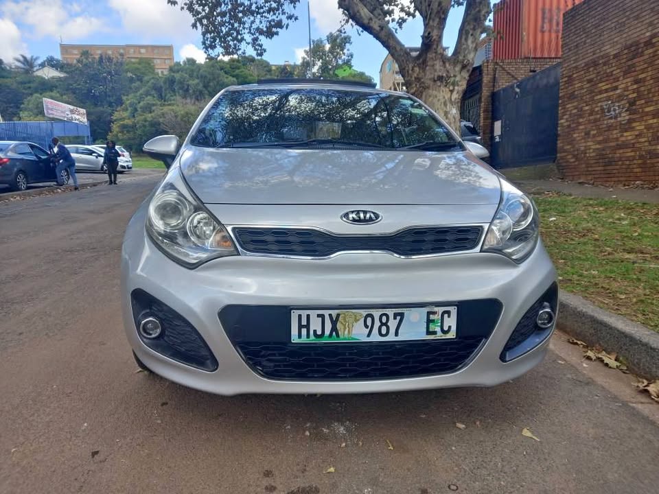 2014 KIA RIO 1.4 TEC MANUAL, SILVER, LEATHER SEATS,  SERVICE BOOK. 2014 KIA RIO 1.4 TEC MANUAL, SILVER, LEATHER SEATS,  SERVICE BOOK.