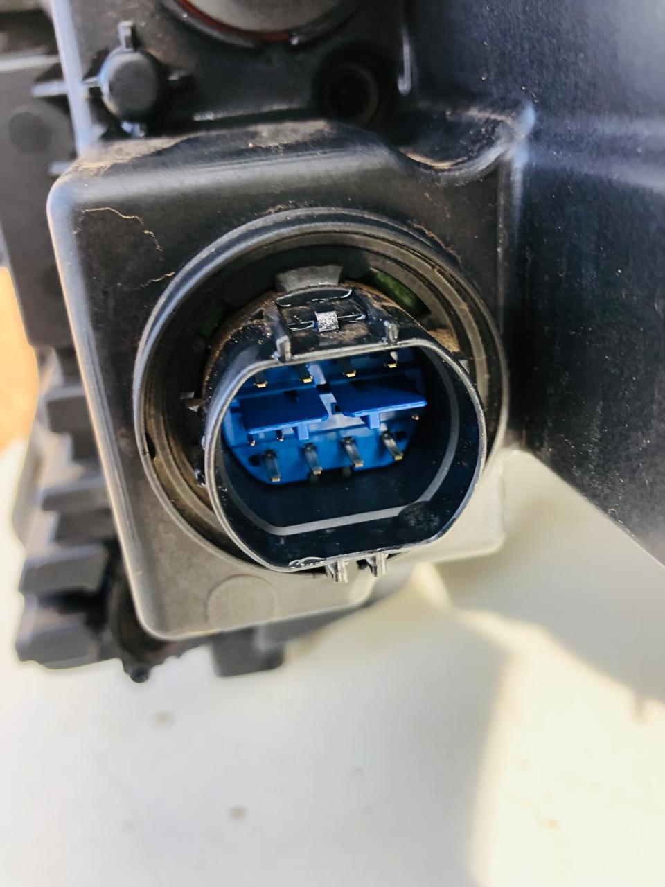 Kia Sorento right side LED xenon headlight - Private Seller Kia Sorento right side LED xenon headlight - Private Seller