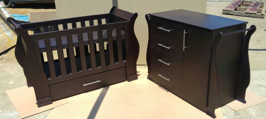 baby cot and compactum