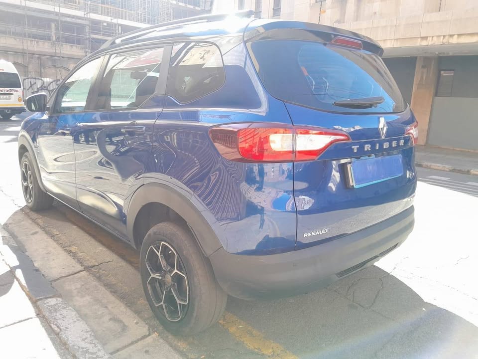 2021 Renault Triber 1.0 spot