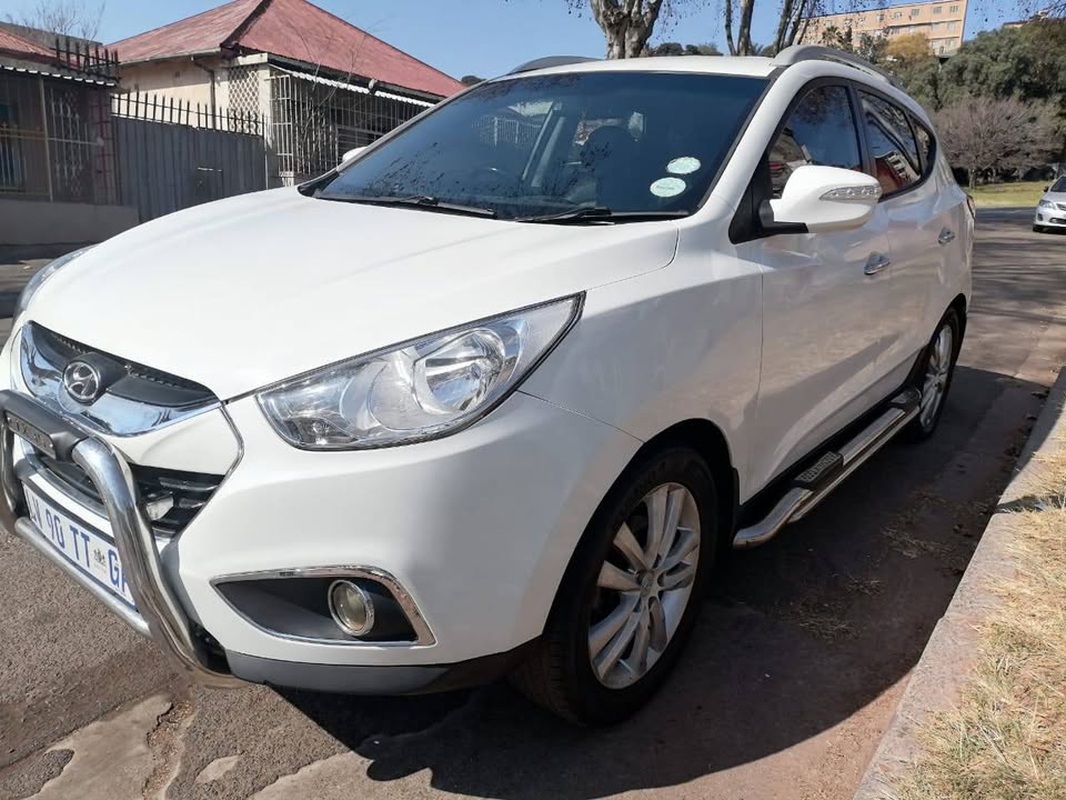 2011 HYUNDAI IX35 2.0 MANUAL TRANSMISSION IN EXCELLENT CONDITION  REVERSE CAMERA