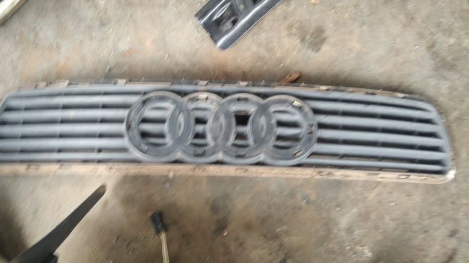 AUDI A4 B5 GRILL FOR SALE - Private Seller AUDI A4 B5 GRILL FOR SALE - Private Seller