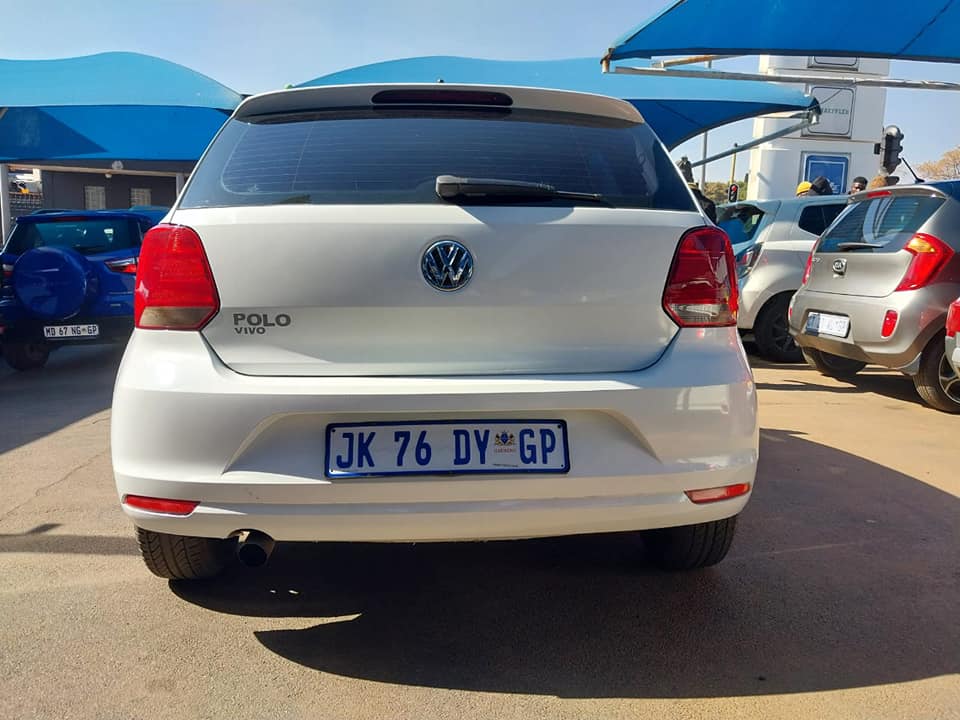 2020 VOLKSWAGEN POLO VIVO 1.4  HATCH BACK  WHITE COLOR MANUEL PETROL PRICE