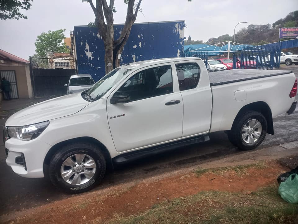 2018 TOYOTA HILUX SUPER CAB 2.4 GD6 DIESEL, MANUAL, WHITE COLOR, MILEAGE 125000KMS
